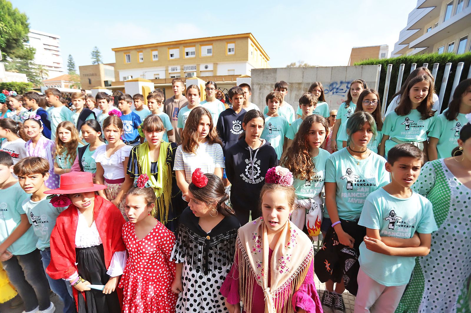 El Rocío 2023: Imágenes de la Hermandad de Emigrantes en su salida de Huelva