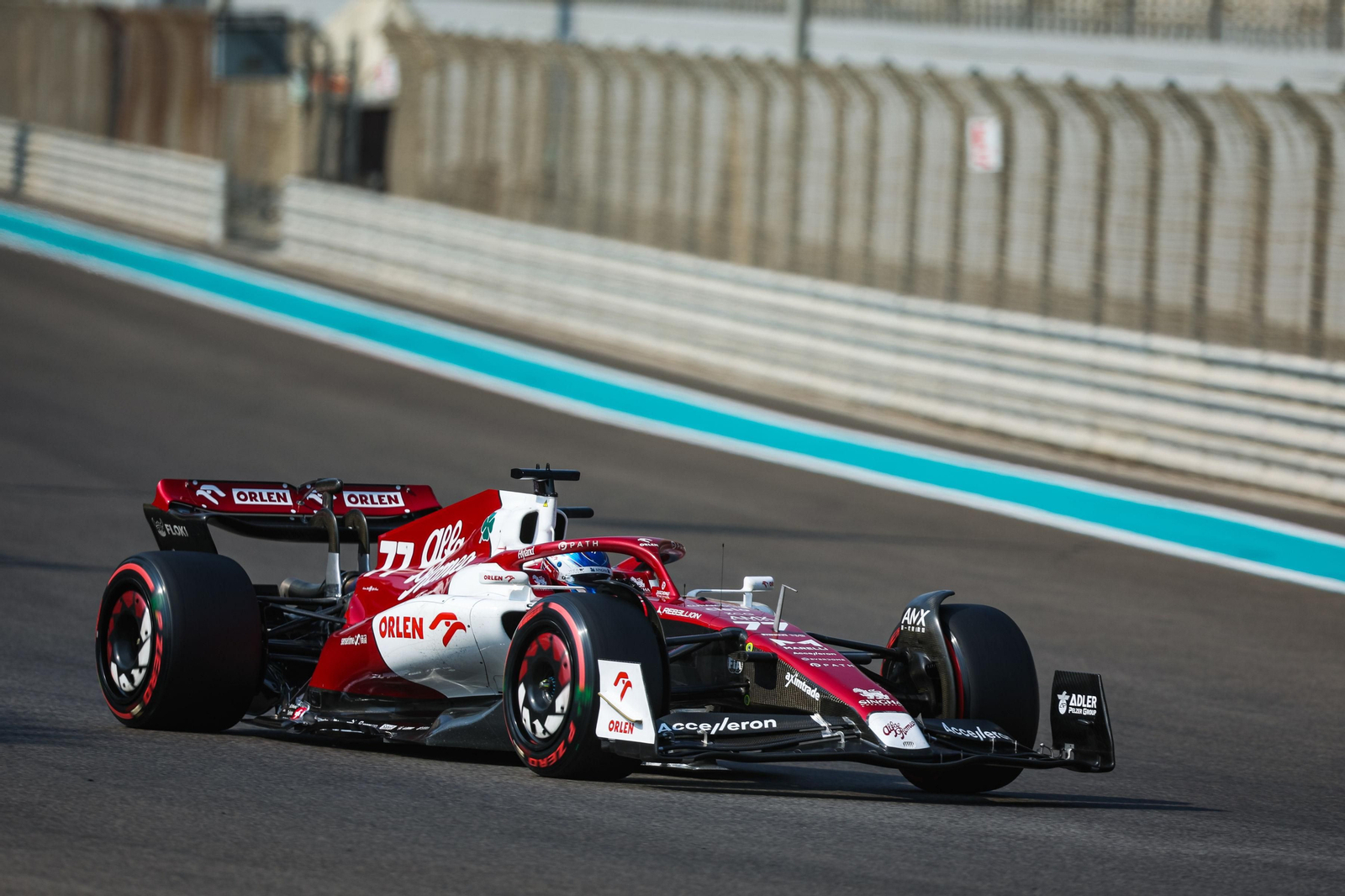 Las escuderías de  Fórmula uno se prueban tras el fin de temporada