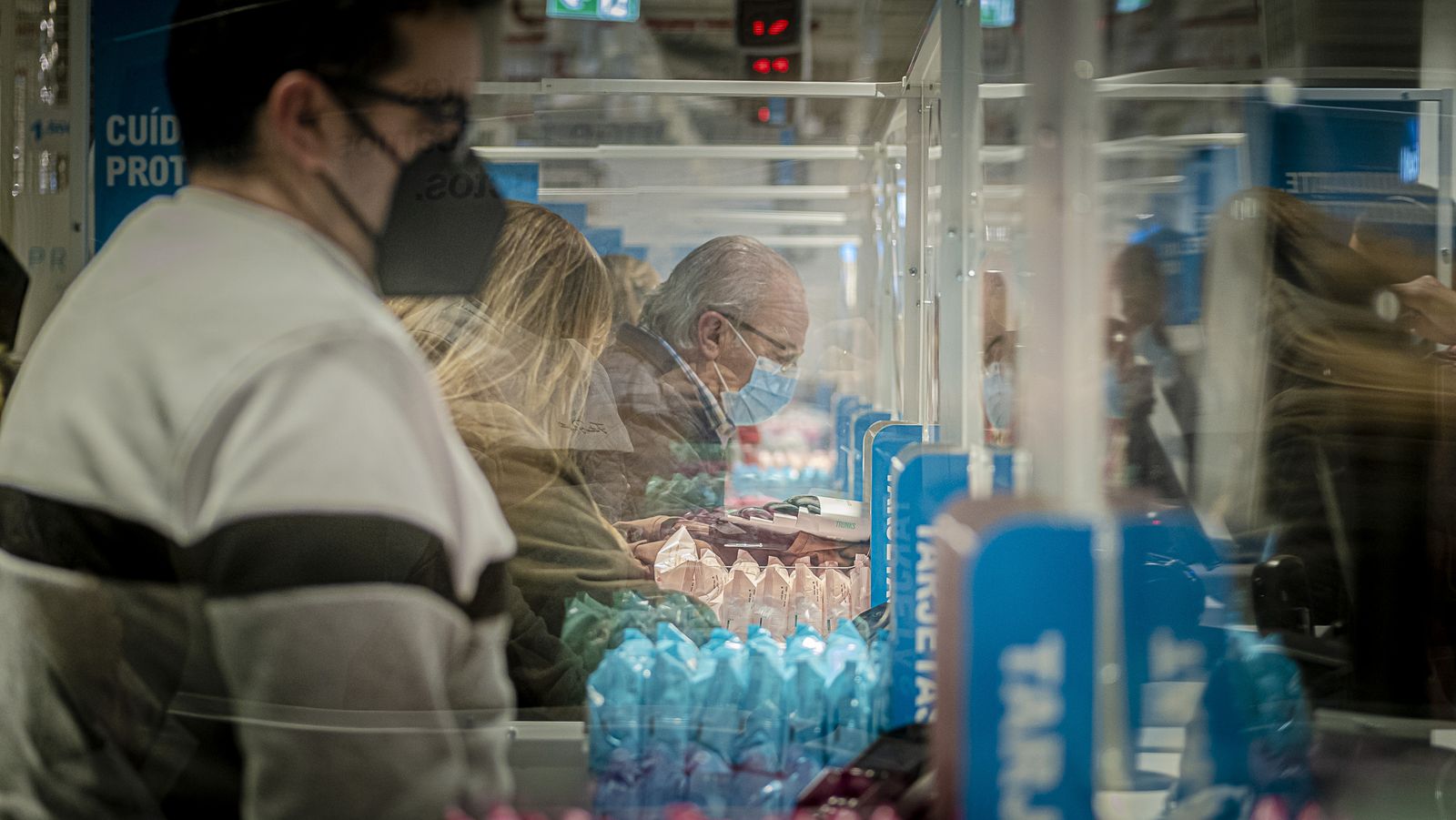 Interior de la tienda de Primark en Bahía Sur .