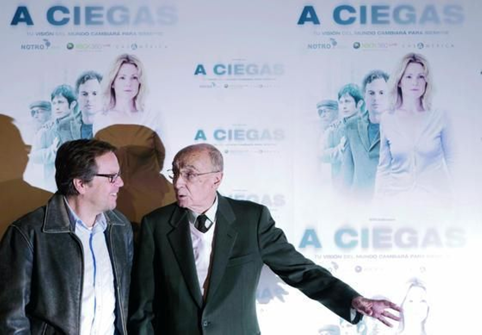 El cineasta brasileño Fernando Meirelles, junto a José Saramago en 2009 durante la presentación en madrid de su película 'A ciegas', basada en el 'Ensayo sobre la ceguera' del Nobel portugués. / EFE

Foto: Varios