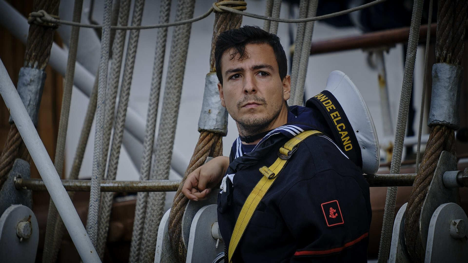 El buque escuela 'Juan Sebastián de Elcano' inicia su crucero de instrucción desde el muelle de Cádiz.