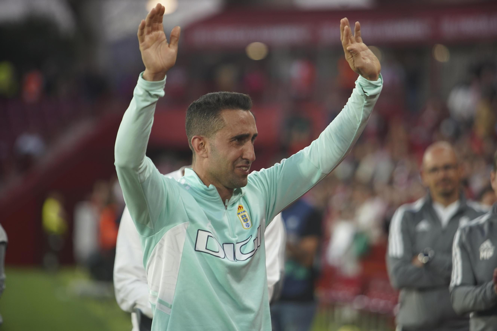 Ángel Montoro se marchó llorando del terreno de juego tras el homenaje de la que fue su afición.