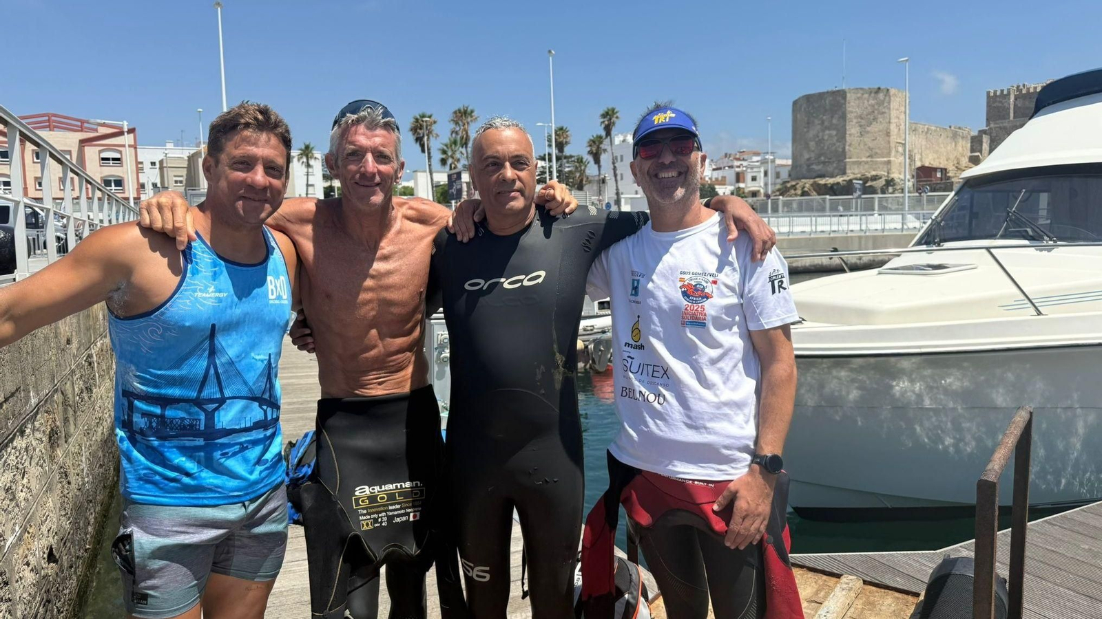 Los cuatro nadadores, este sábado en Tarifa. Los cuatro nadadores, este sábado en Tarifa.