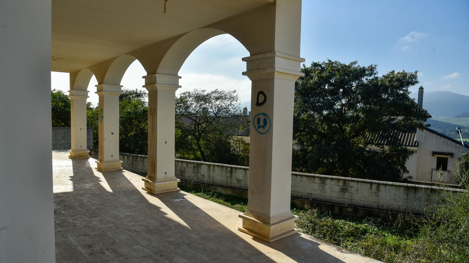Fotos de la urbanización abandonada en Cortijo Grande, en Los Barrios