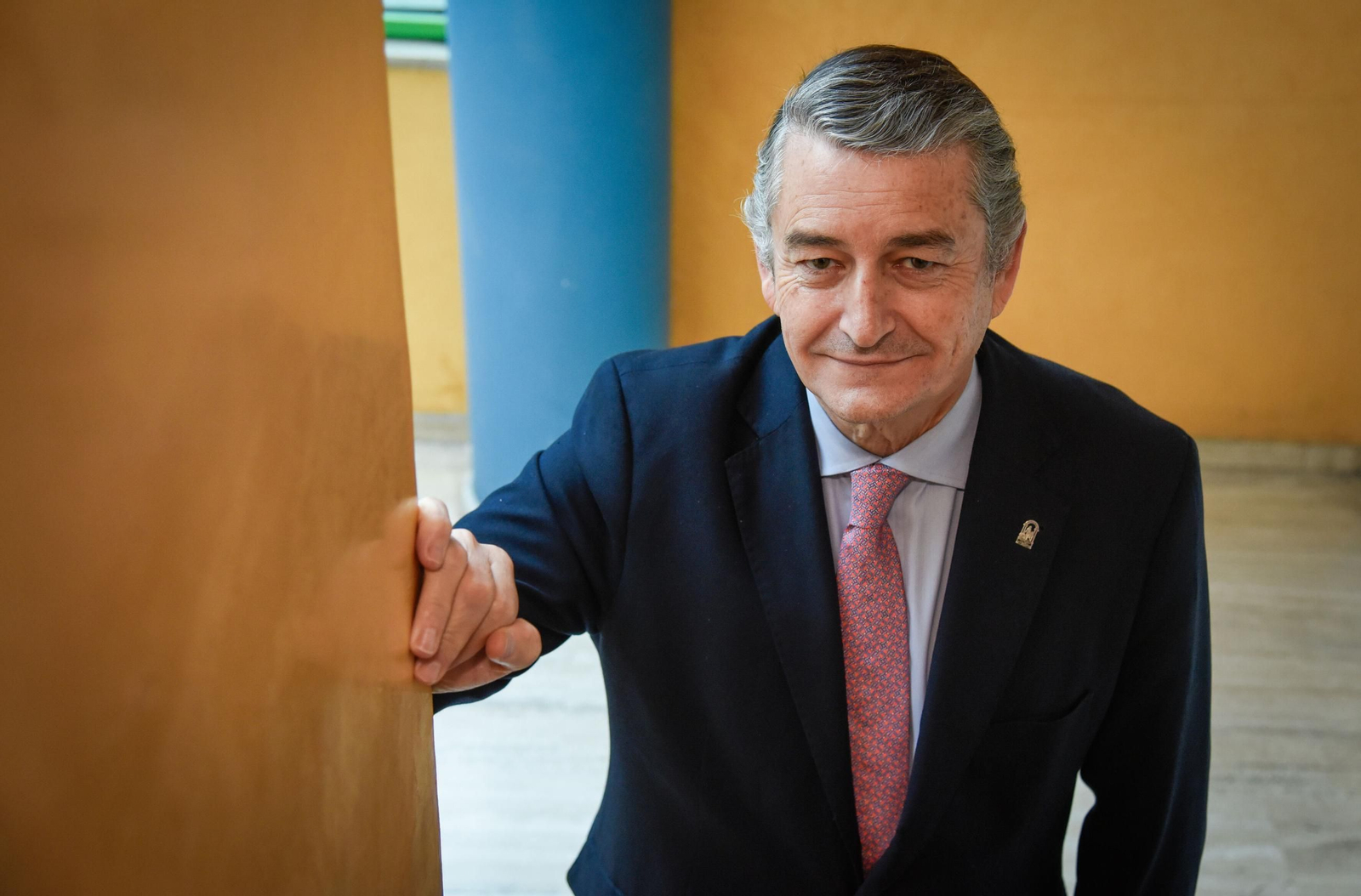 El consejero de Sanidad, Presidencia y Emergencias de la Junta, Antonio Sanz, en un momento de la entrevista.