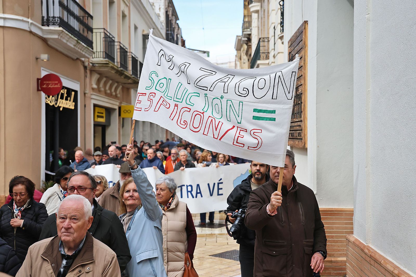 Fotografías de la manifestación en Huelva para exigir la regeneración de las playas