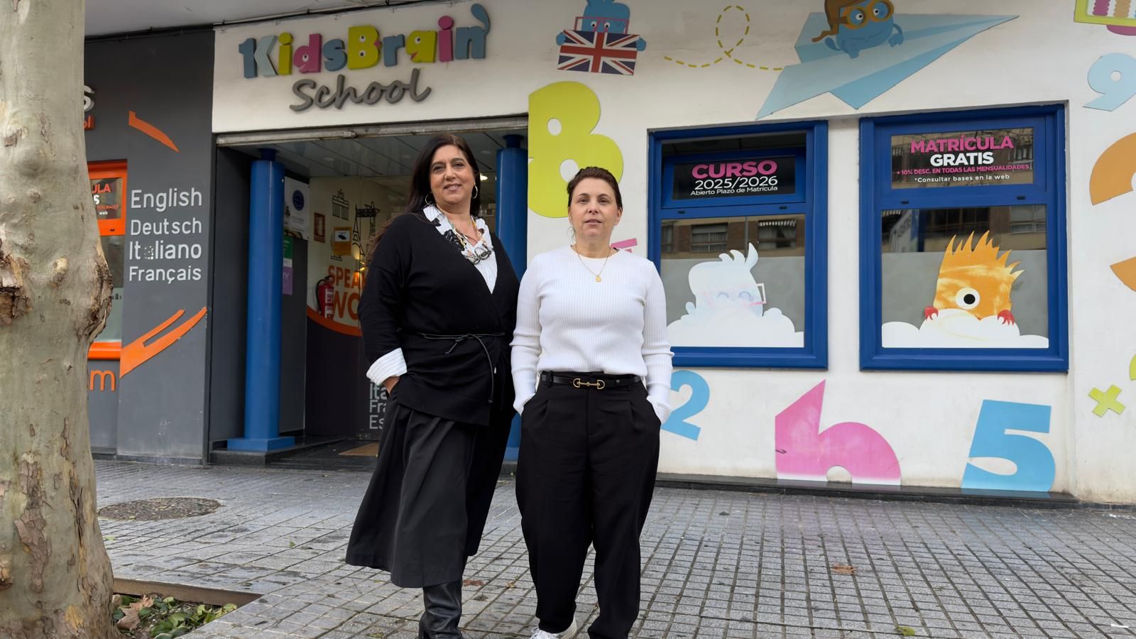 (izquierda a derecha) Loles Gil, directora de la academia de Córdoba, y Magali Pérez, directora de la central Wikiup.