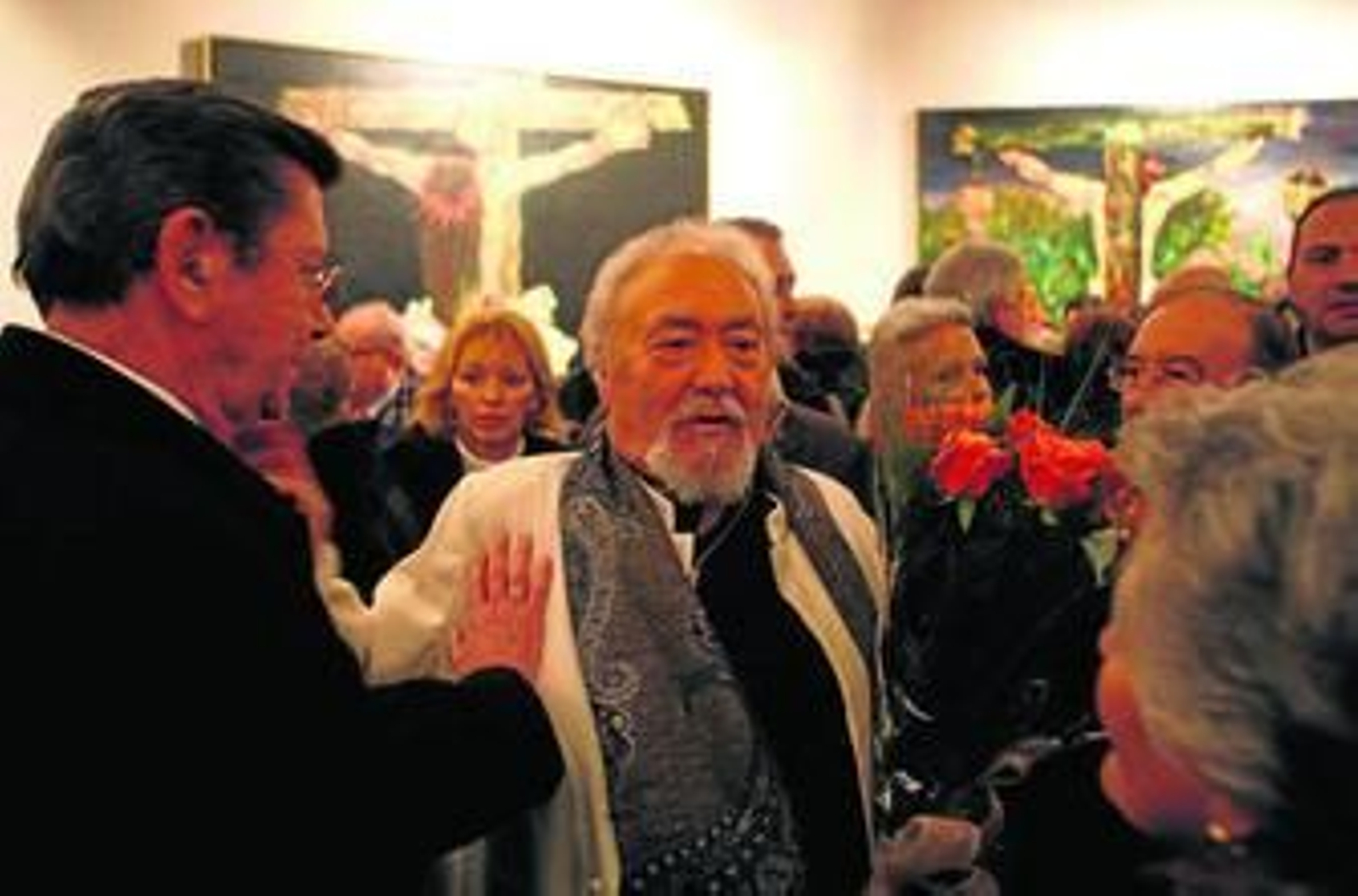 1. Enrique Padial, la pasada semana, en el acto de inauguración de su exposición. 2.  El cuadro 'Heraldo de Granada', óleo sobre lienzo. 3.  'La buena conciencia', obra que al pintor le rememora los Siete Sabios de Grecia. 4.  'Soñando a España', un cuadro que es una reverberación de sus recuerdos de infancia. 5.  'La gloriosa locura del Mananas', retrato de aquel singular personaje que recorría Granada vestido de falangista y al que la gente tomaba por loco.