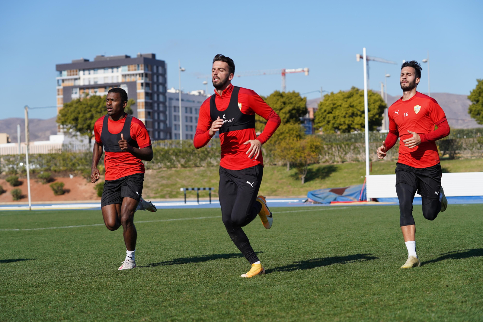 Centelles tiene por delante a Akieme en el carril zurdo