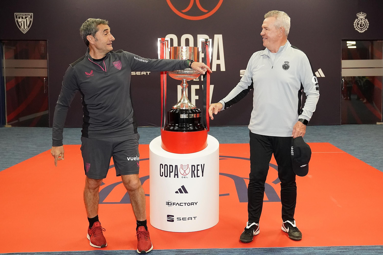 Imágenes del buen ambiente entre el Athletic y el Mallorca