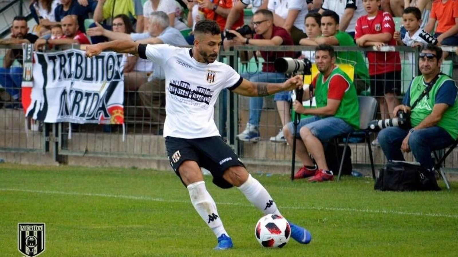 Salvi, en un partido durante su etapa en el Mérida.