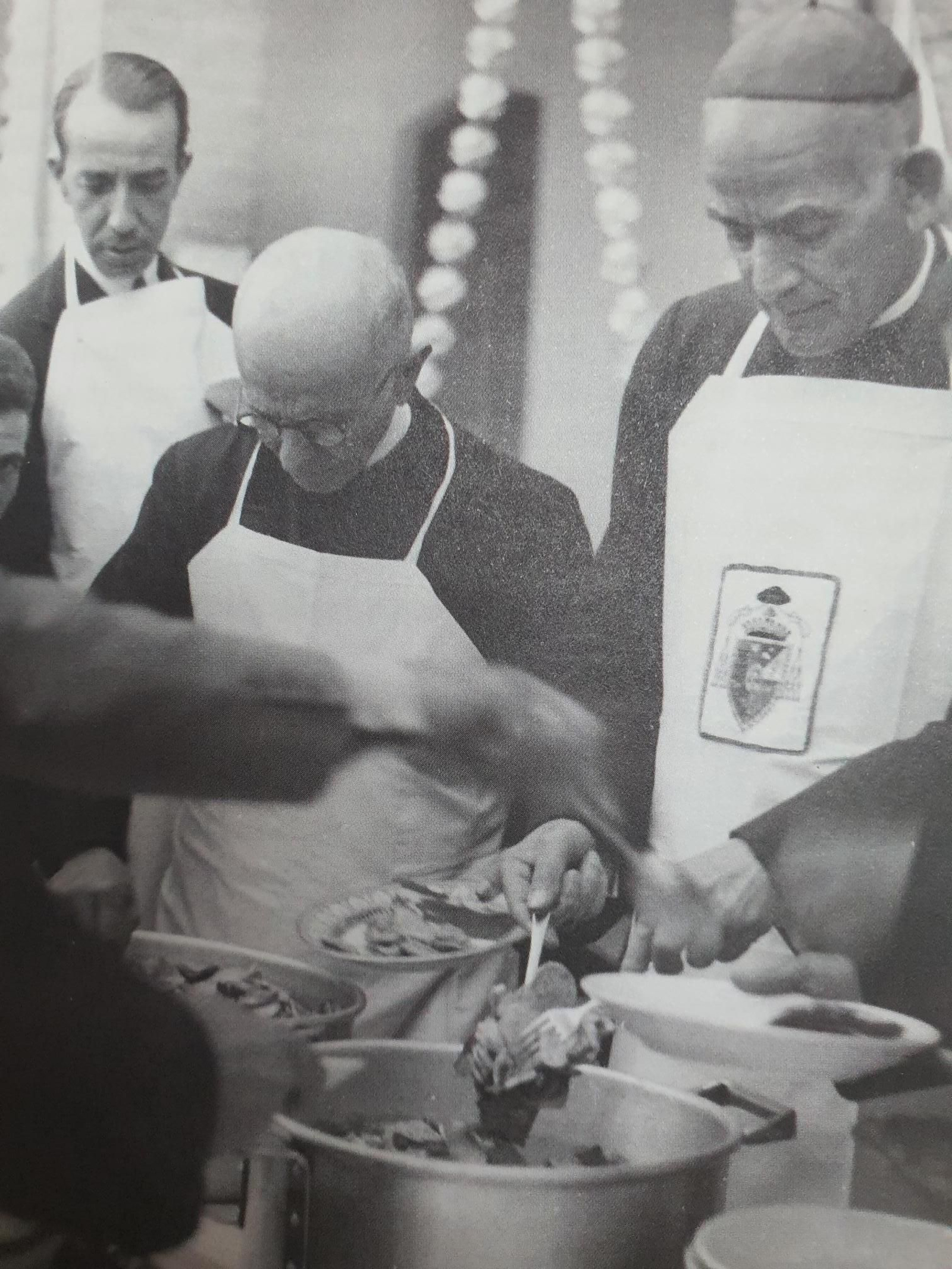 Rerparto de alimentos para los más necesitados.