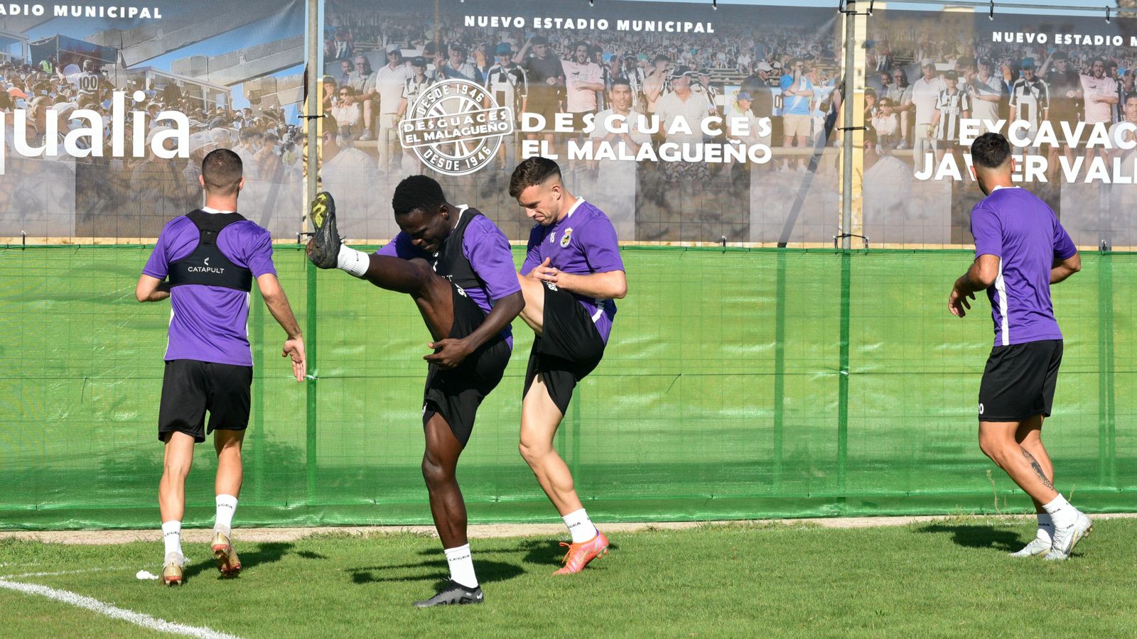 Entrenamiento de la Balona en el estadio Municipal de La Línea