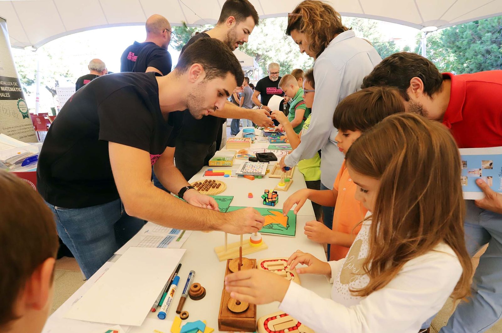 Imágenes de los talleres y actividades de La Noche Europea de los Investigadores