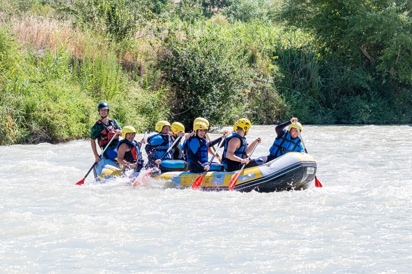 Rafting en el río Genil y día de playa: Los vecinos de Cúllar Vega pasan el verano a lo grande