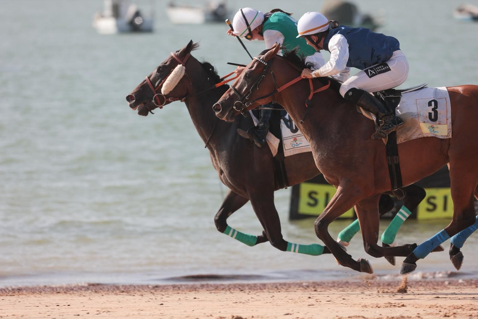 Imágenes de la última jornada del primer ciclo de las Carreras de Caballos de Sanlúcar 2025