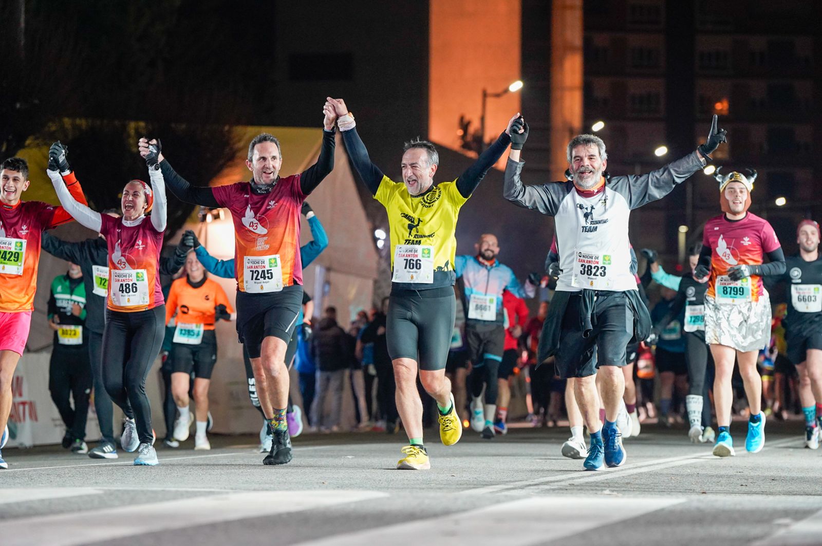 En imágenes: búscate en tu llegada a meta de la Carrera de San Antón 2026 (19)