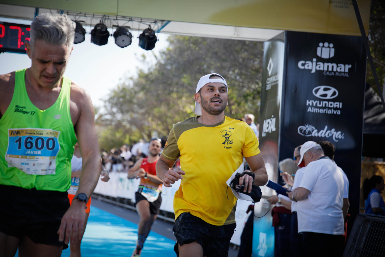 Imágenes de la llegada de la Media maratón Ciudad de Almería