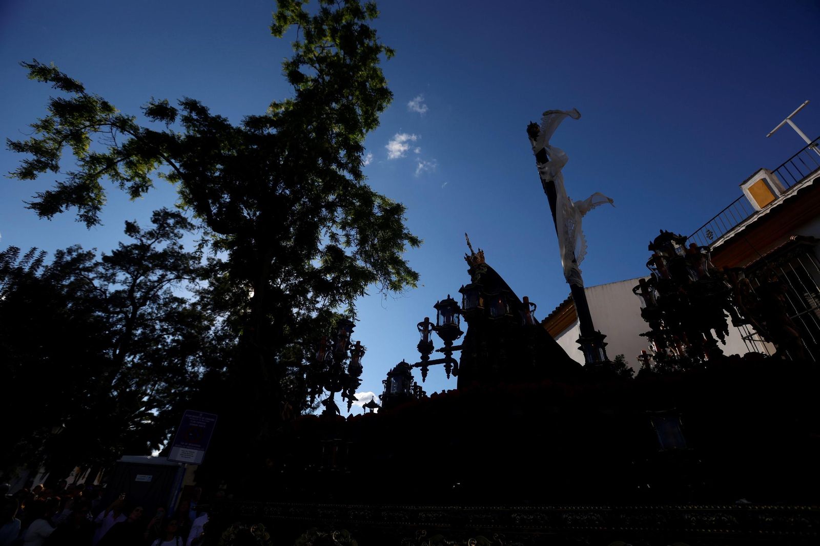 La procesión de la Soledad en este Viernes Santo de Córdoba, en imágenes