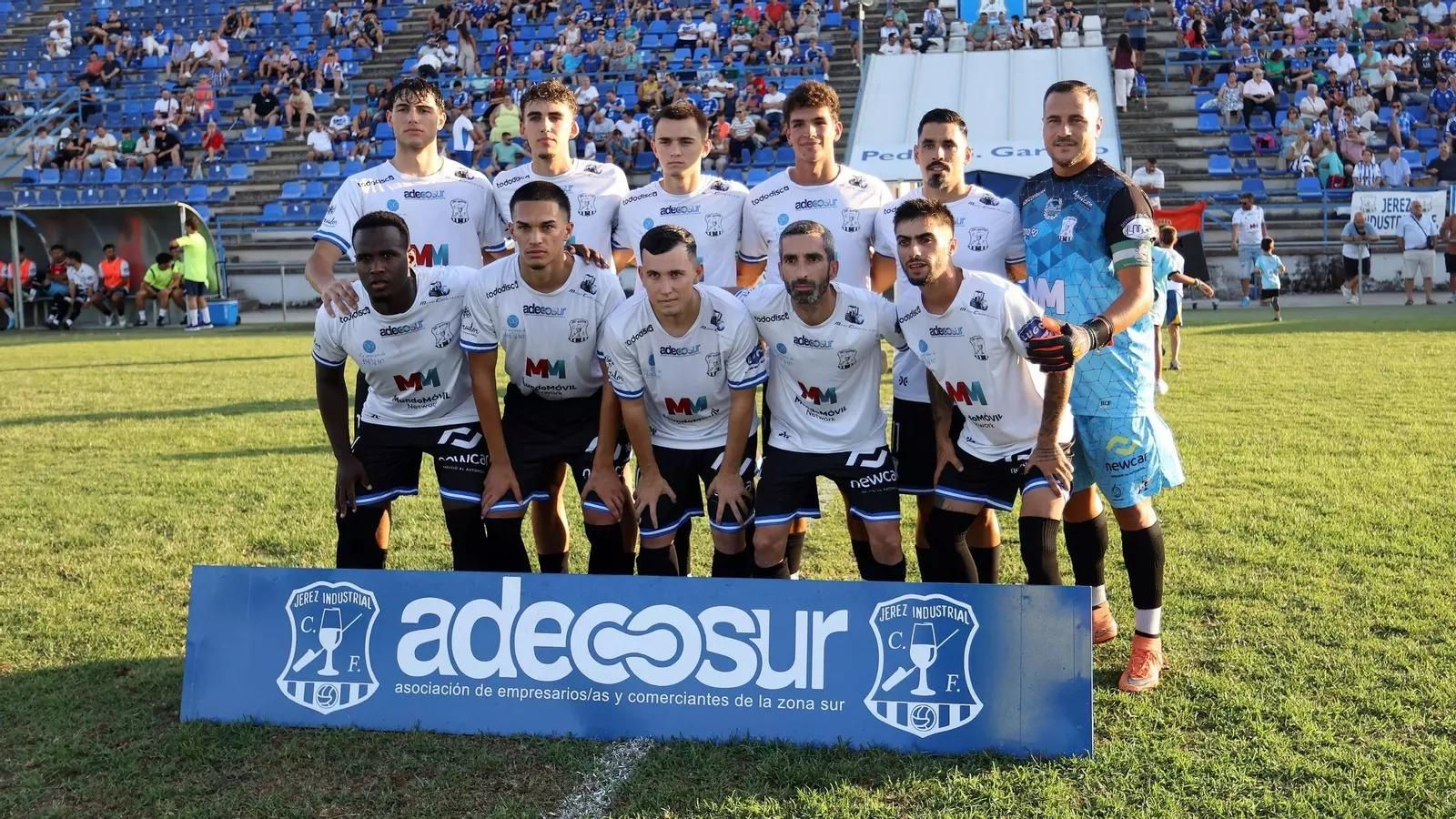 Once del Jerez Industrial en su amistoso frente al Xerez DFC en el Pedro Garrido.