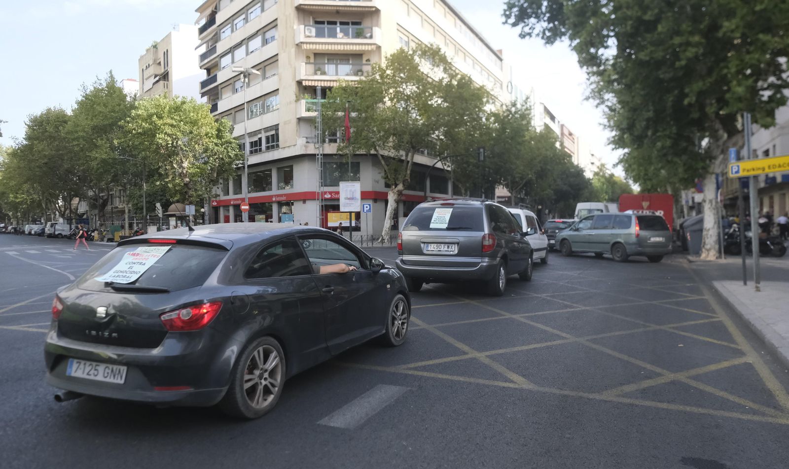 Las protestas del comercio ambulante colapsan el centro de Córdoba, en imágenes