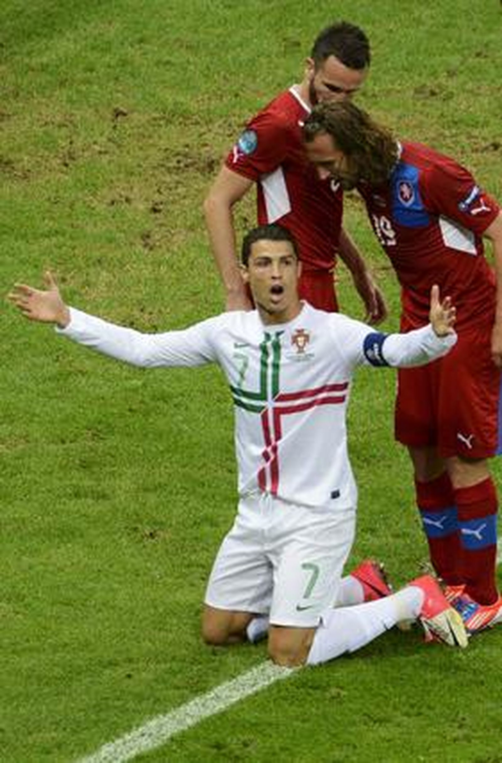 Un gol de Cristiano Ronaldo pone a Portugal en las semifinales de la Eurocopa.

Foto: EFE