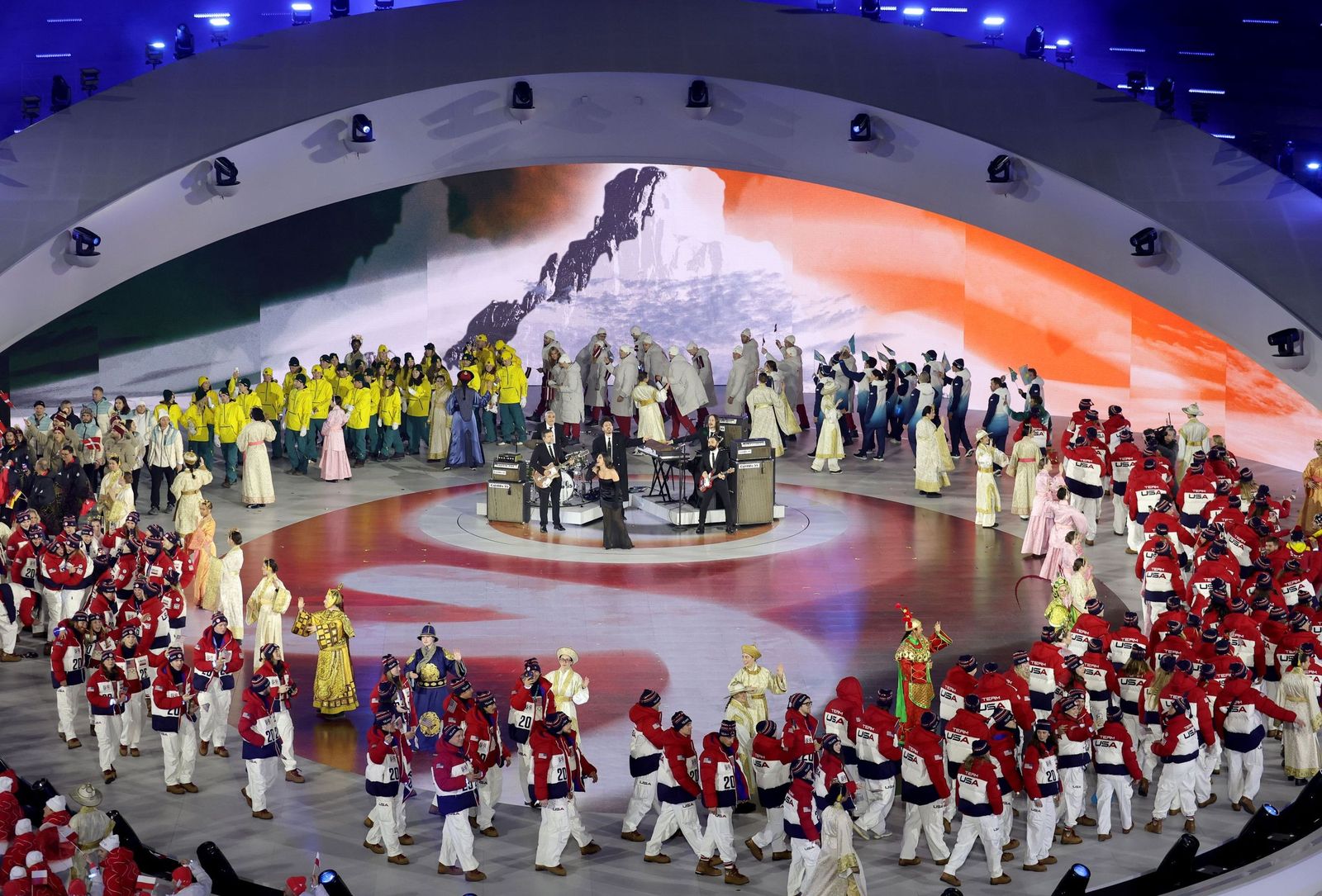 Las mejores fotos de los Juegos Olímpicos de invierno Milán Cortina d'Ampezzo 2026 | Ceremonia de clausura y jornada 17 y última