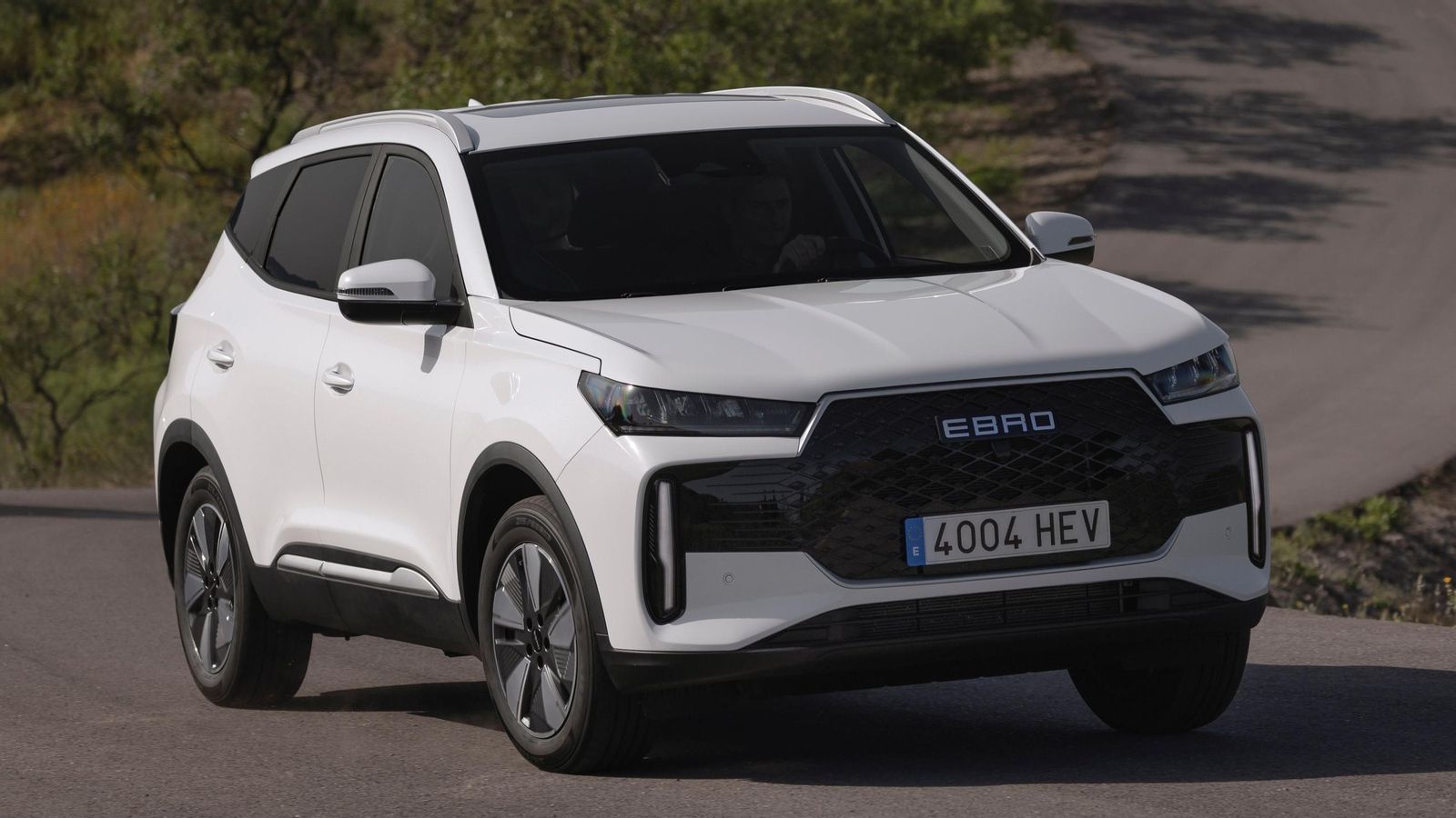 Los movimientos de la carrocería en curva no son exagerados. Ahora bien, este SUV puede mejorar en aspectos como la calidad de rodadura, tanto por filtrado del firme como por el del ruido, por ejemplo. Los movimientos de la carrocería en curva no son exagerados. Ahora bien, este SUV puede mejorar en aspectos como la calidad de rodadura, tanto por filtrado del firme como por el del ruido, por ejemplo.