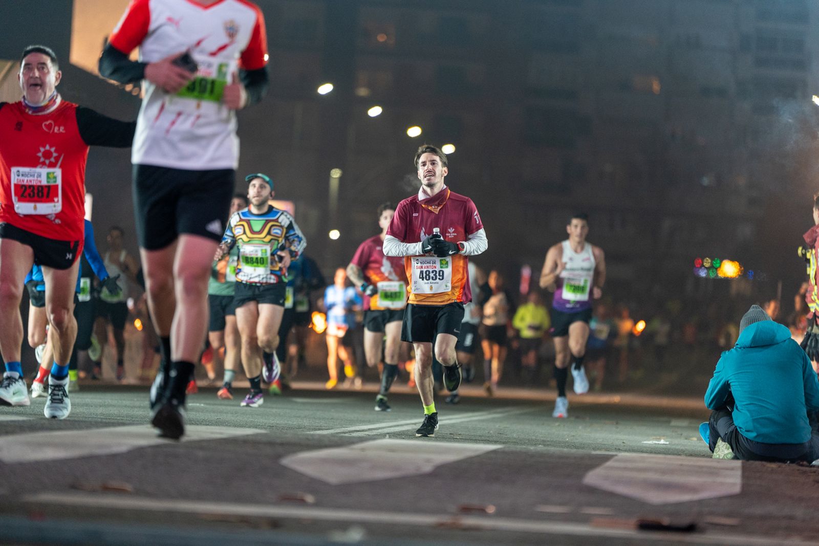 En imágenes: búscate en tu llegada a meta de la Carrera de San Antón 2026 (7)