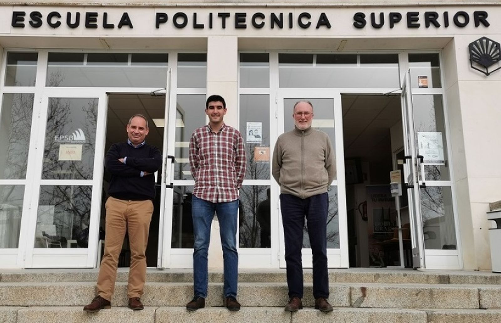 Los investigadores José María Fernández, David Suescum y José Ramón Jiménez, en la Escuela Politécnica Superior de Belmez.