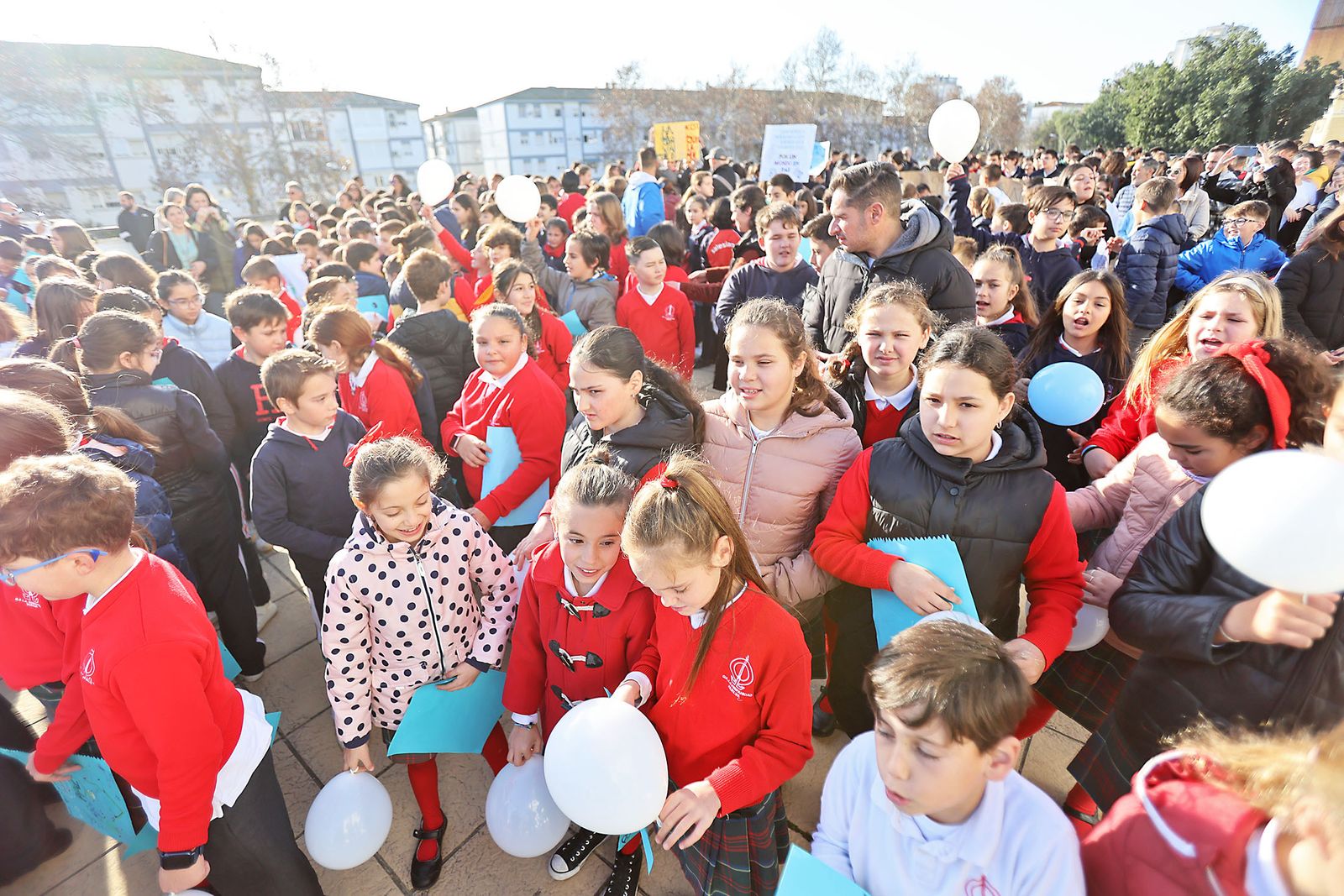 Imágenes del acto del Día a la No Violencia y la Paz del Colegio La Hispanidad