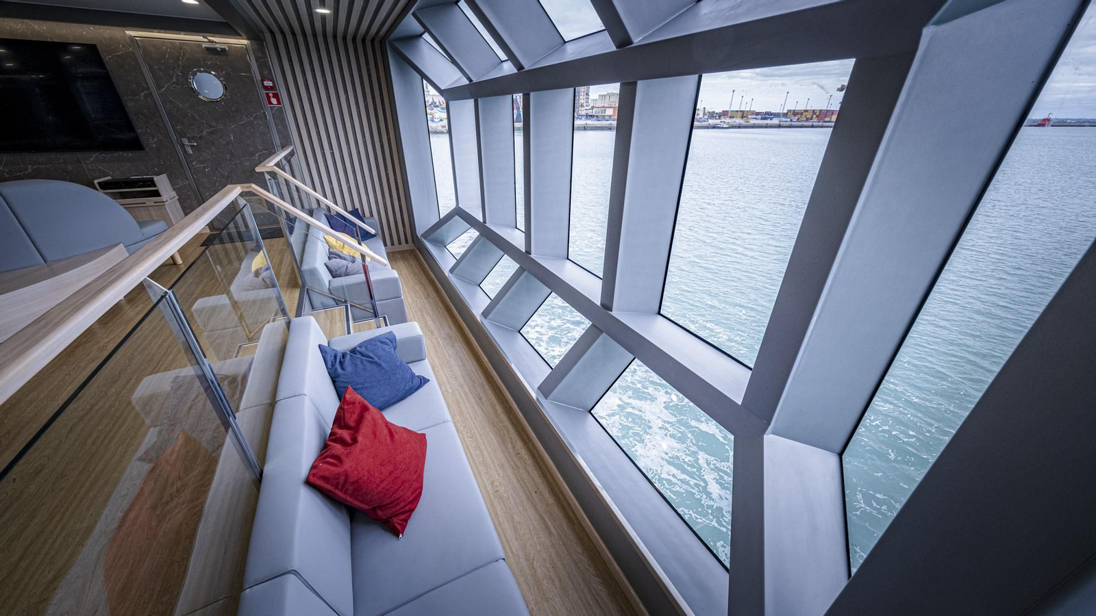 Las imágenes de la visita al buque oceanográfico del CSIC, 'Odon de Bien', amarrado en Cádiz