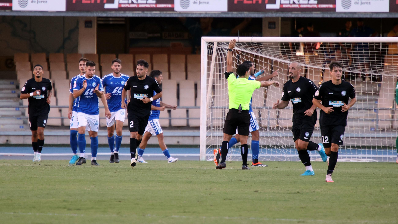 Imágenes del partido entre Xerez DFC y Juventud Torremolinos en Chapín