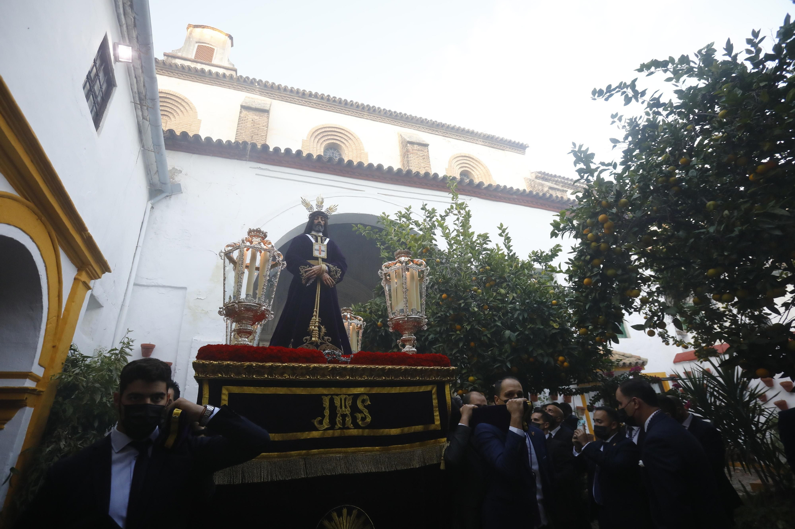El traslado de Nuestro Padre Jesús Nazareno Rescatado, en imágenes
