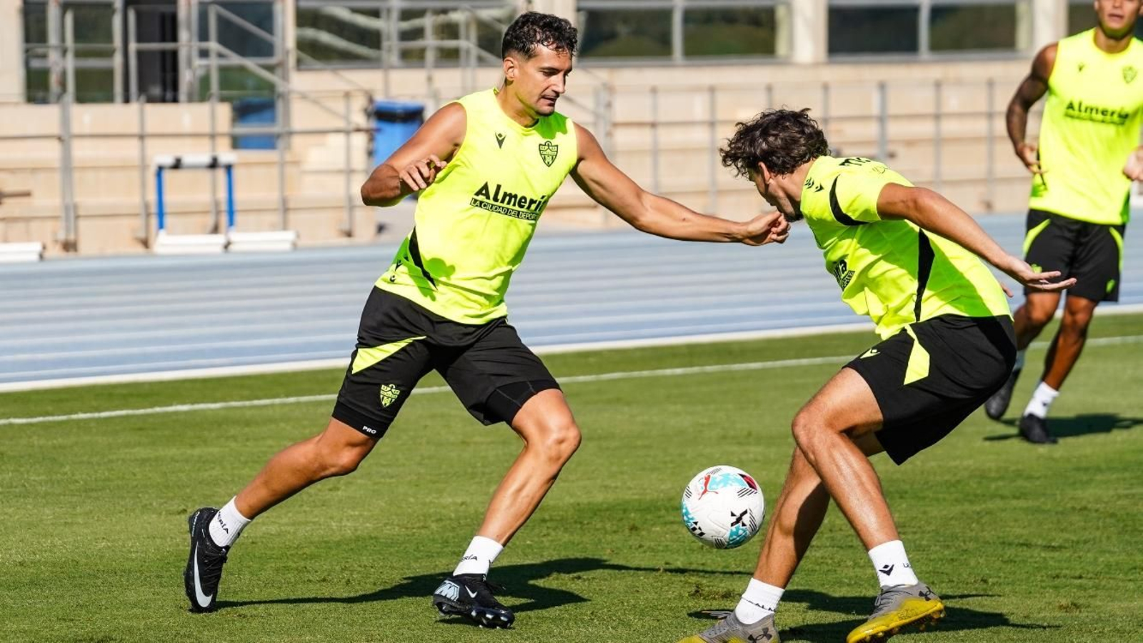 Álex Muñoz, activo importante en la línea defensiva del eqipo rojiblanco.