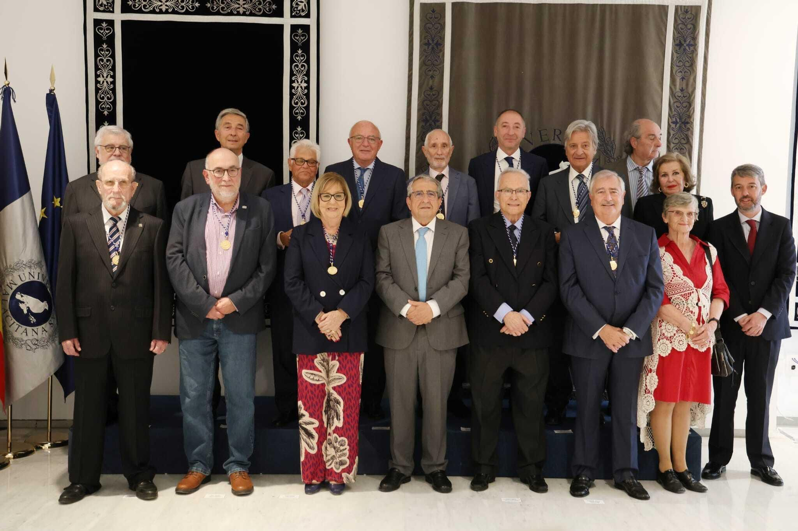Los homenajeados de la UMA, anteriores rectores y presidentes del Consejo Social.