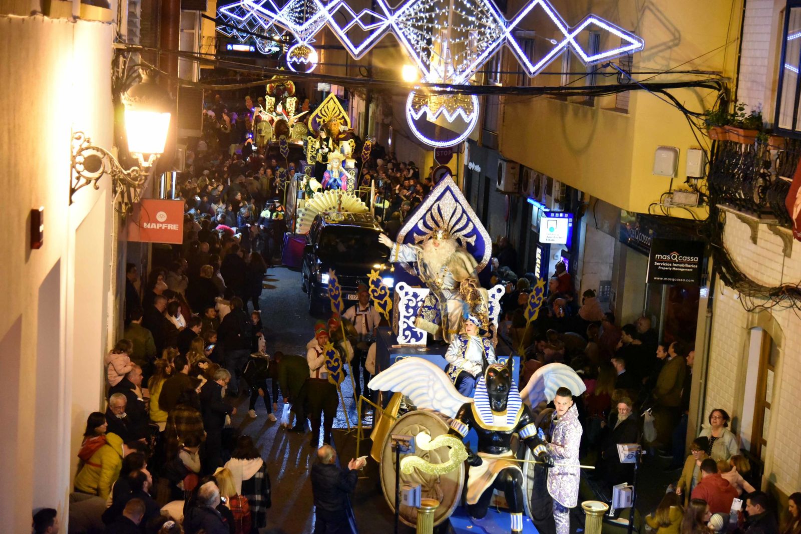 Cabalgata de Reyes magos en la Línea
