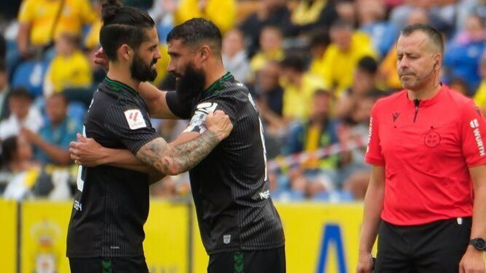 El malagueño Isco, cambiado por Fekir.