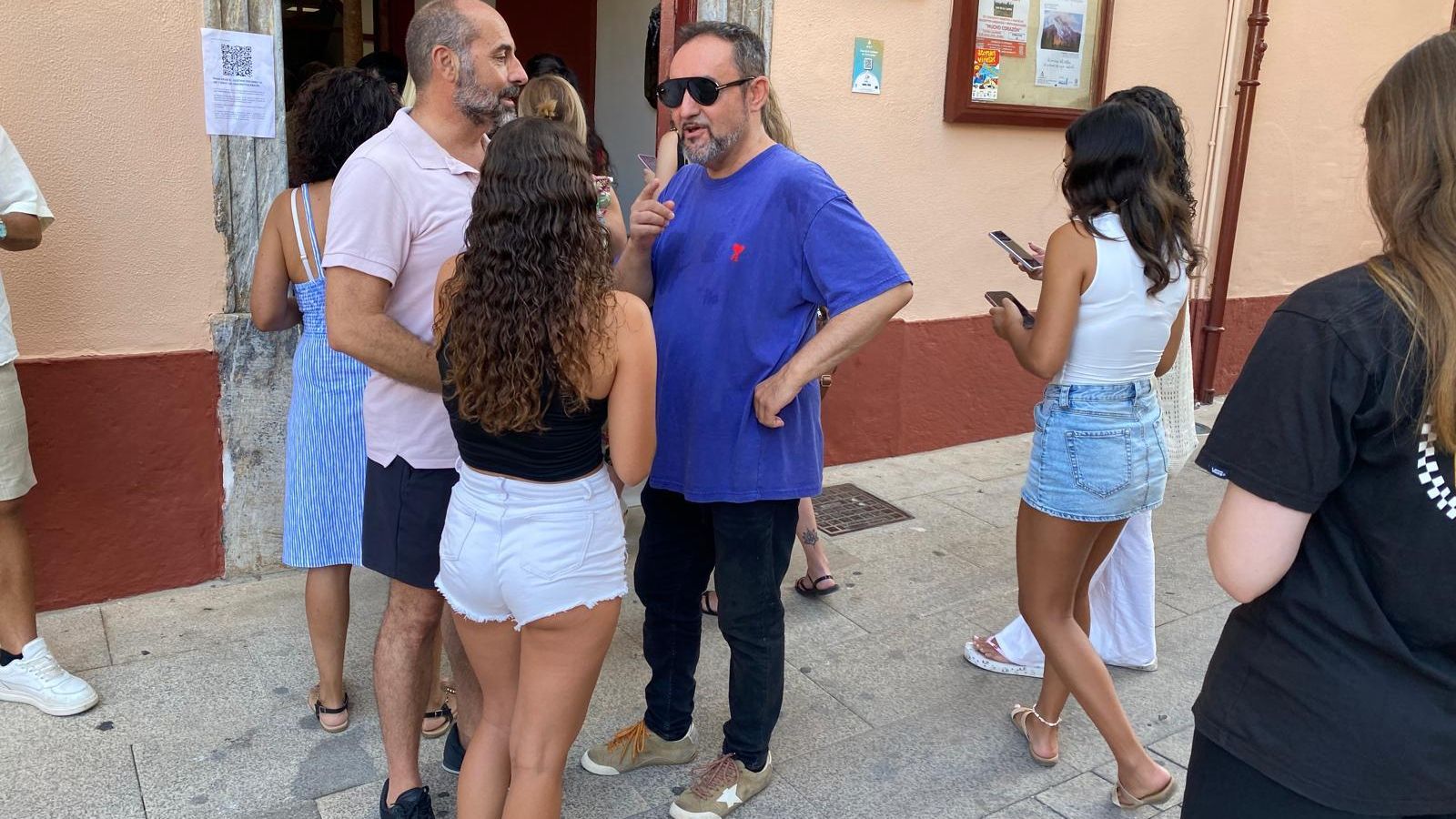 Algunos jóvenes iban acompañados por familiares y amigos