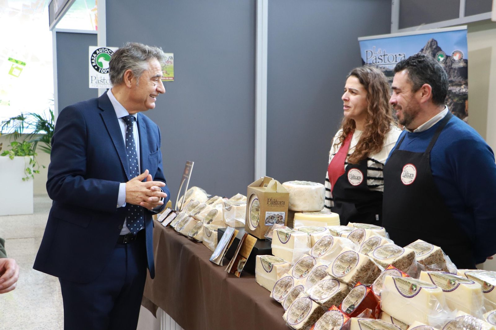 La primera jornada de la Feria del Queso de Los Pedroches, en imágenes