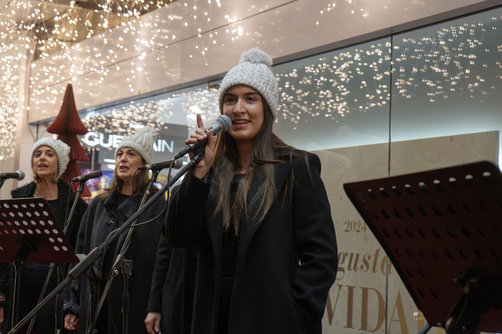 Así se ha iluminado El Corte Inglés de Granada para dar la bienvenida a la Navidad