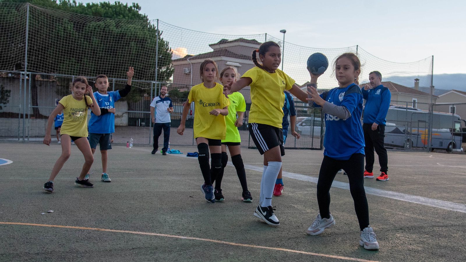 La fotos de los Juegos Municipales de Balonmano en el colegio Los Pinos