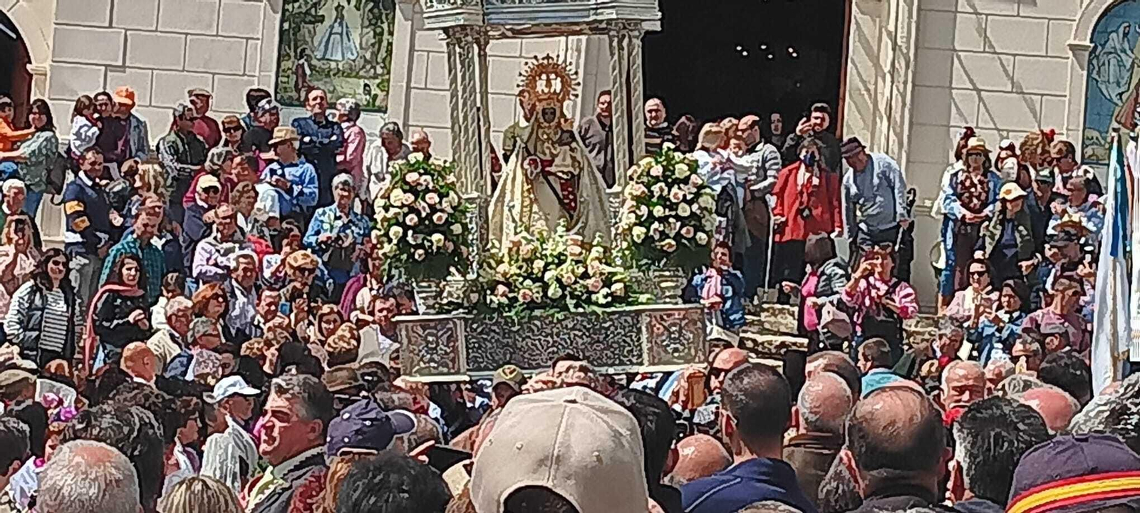 En imágenes: Los vecinos de Hoya del Salobral veneran  a su Virgen de la Cabeza