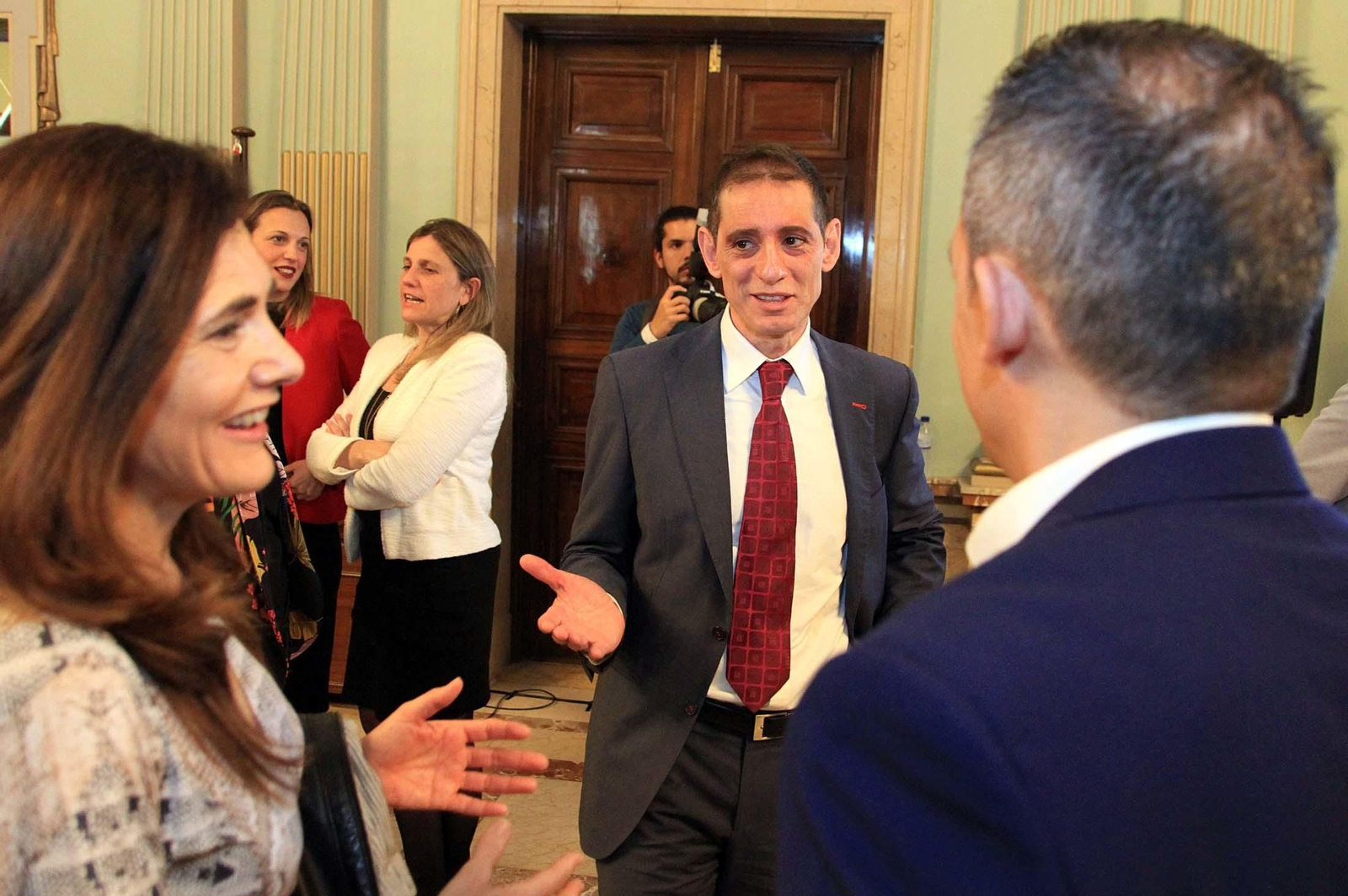 Imágenes de la recepción en el ayuntamiento a organizadores y participantes del Campeonato Europeo de Bádminton que se celebra en Huelva