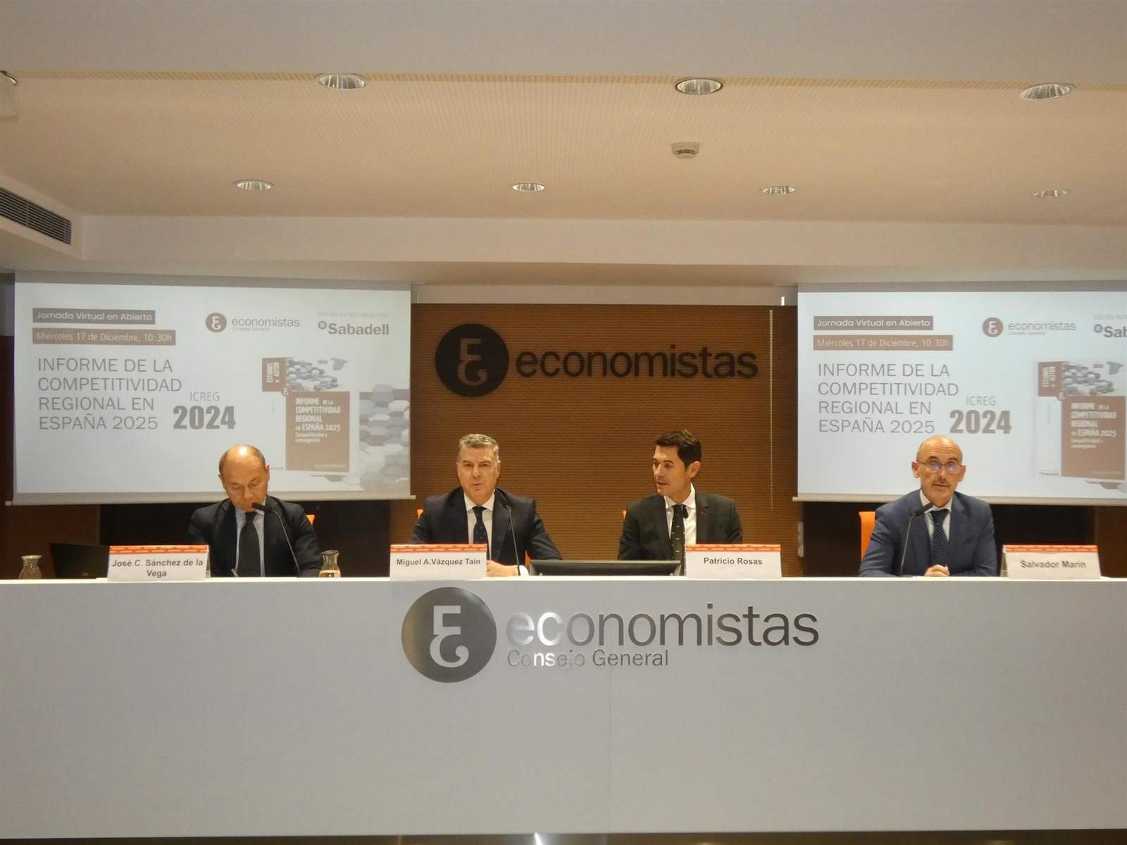 Miembros del Consejo General de Economistas de España (CGE) en la presentación del Informe de la Competitividad Regional en España 2025.