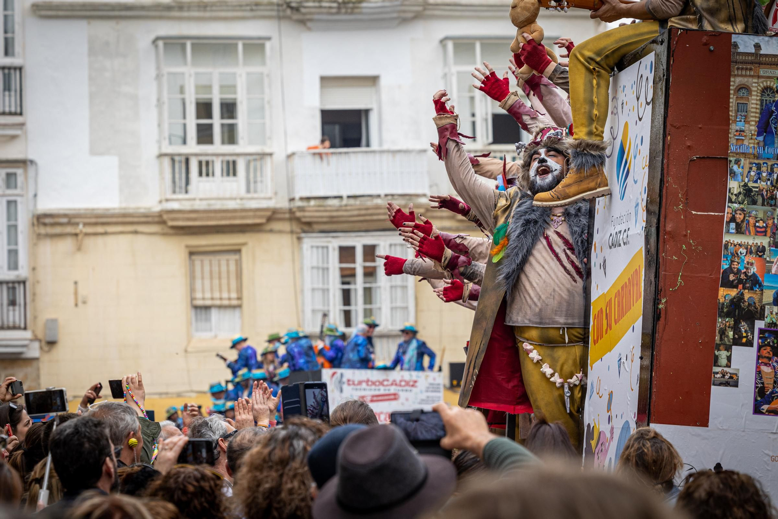 Imágenes del lunes de coros e ilegales del Carnaval de Cádiz 2023