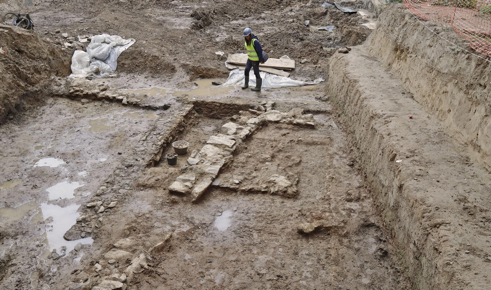 Imágenes de los restos arqueológicos hallados en el solar del antiguo edificio de Hacienda