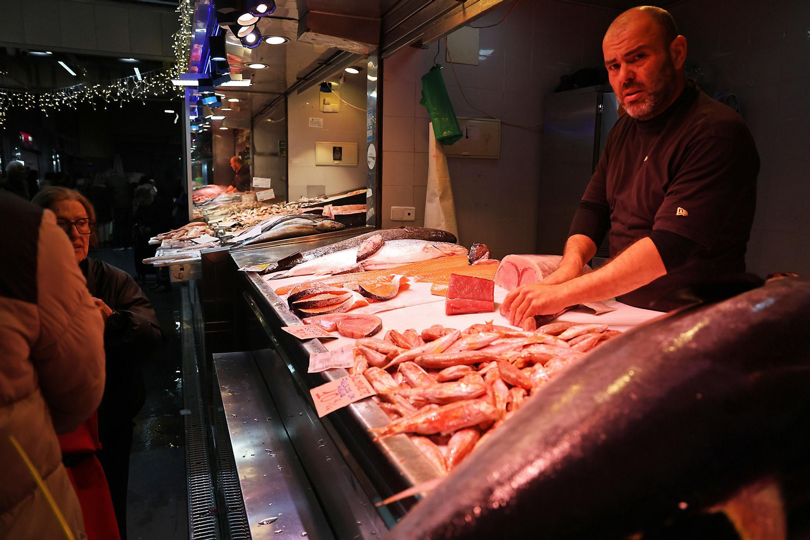 Ambientazo en el Mercado del Carmen para ultimar compras de Navidad