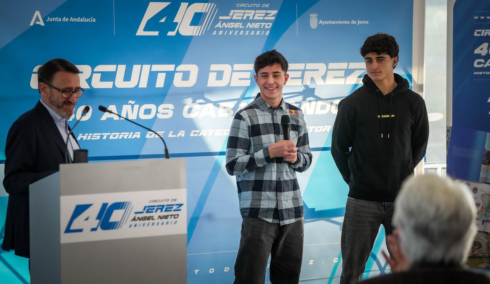 Imágenes de la presentación del libro '40 años Cabalgando' en el Circuito de Jerez