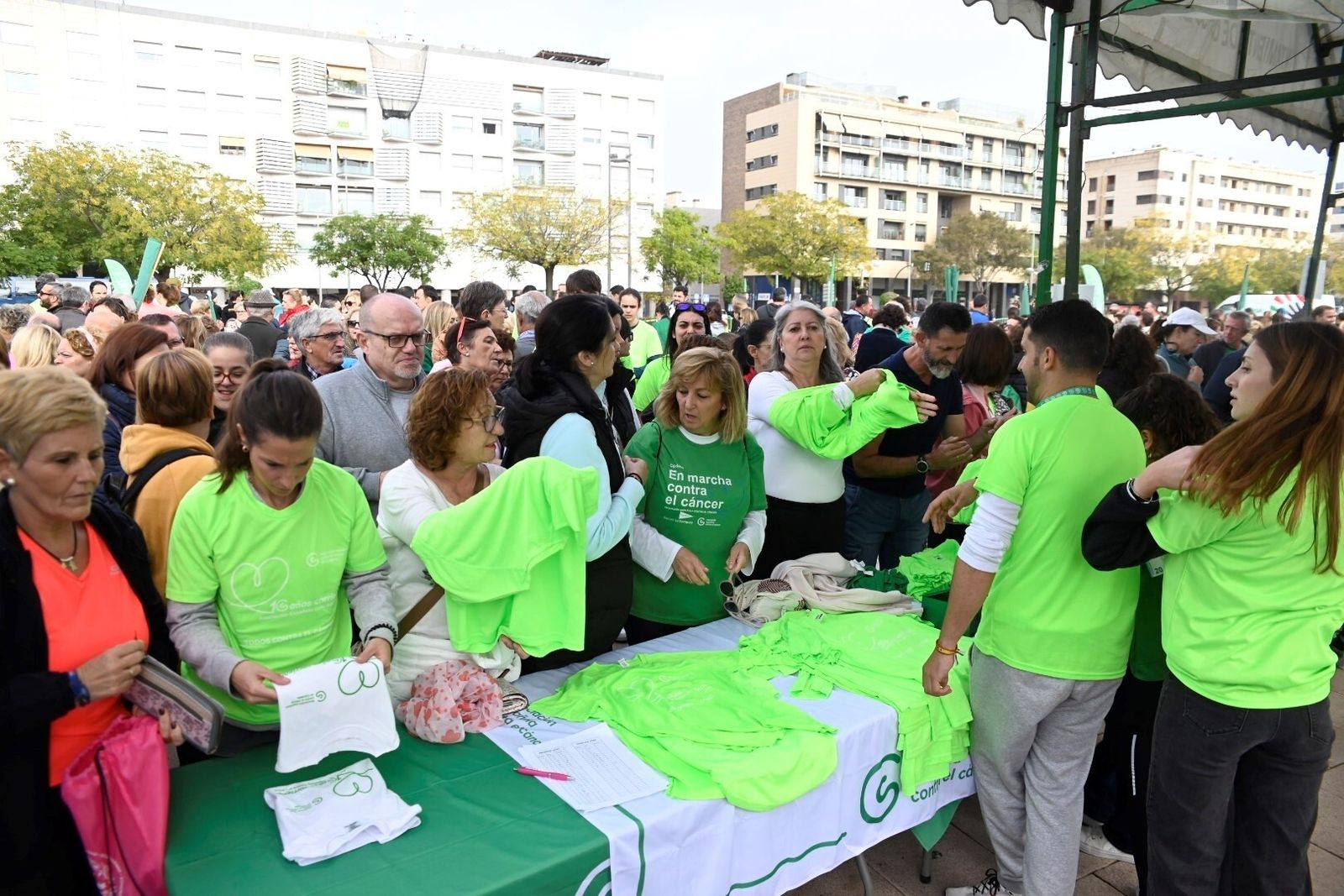 Las mejores imágenes de la Carrera por la Vida de la Asociación Española contra el Cáncer en Córdoba